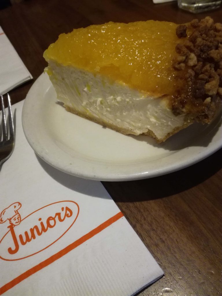 cheesecake au citron chez junior's restaurant a new york