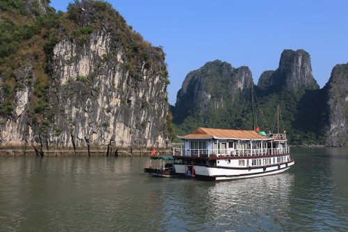 halong-les-pieds-dans-le-vide