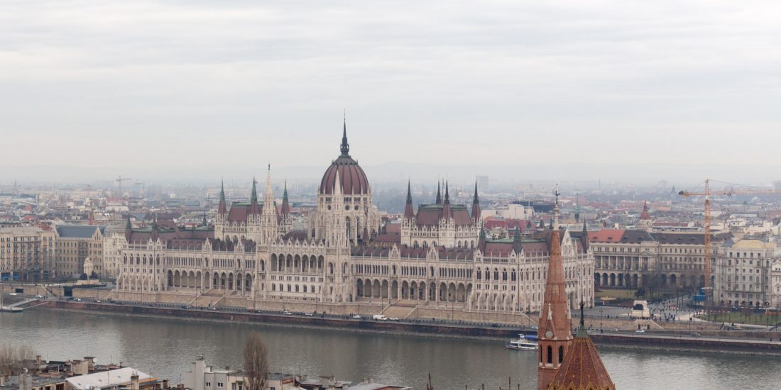 parlement-budapest-les-pieds-dans-le-vide (5)